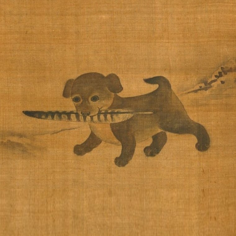 Detalle de una pintura china sobre seda: un perro cachorro camina con una pluma en el hocico.